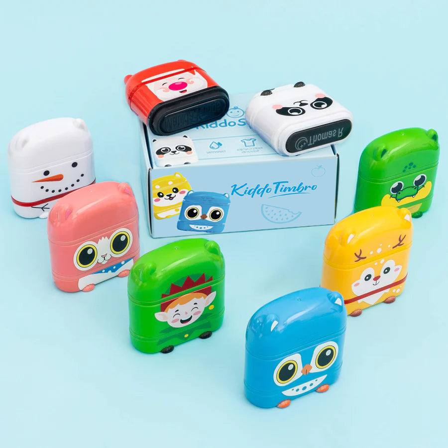 KiddoTimbro™ - Timbro Personalizzato con Nome (Edizione Natalizia 2025)